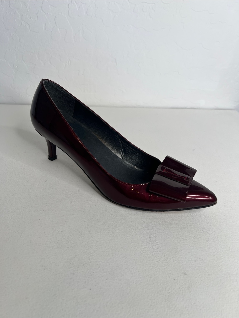 Stuart Weitzman Tuxbow maroon red oxblood patent pointy toe heels with bow 7.5